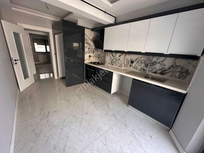 İzmir Karşıyaka'da Satılık 3+1 Geniş Daire