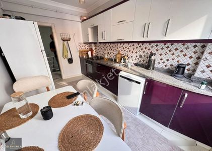 Bandırma Özlem Gayrimenkulden Servet Çırpan Caddesine Yakın 2+1 Satılık Bahçeli Daire