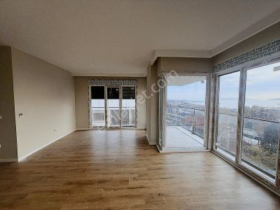 Bostancı Sahilde Deniz Manzaralı 3+1 Balkonlu 98m² Net