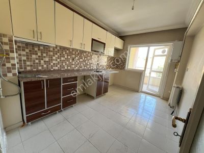 Akşemsettin Mh Doğukent Cd Üzeri 3. Kat Konumunda 3+1 Daire!!!