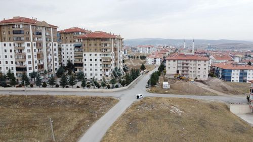 *altınova Da Yüksek Kat İmarlı Bi Daire Getirili Şehrin İçinde*