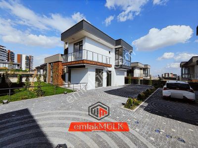 Emlak Mülk'ten Yeni Bağlıca'da 4+1 Satılık Prestijli Villa!!!