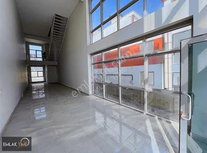 Bağlıcada Satılık 3 Katlı Bahçeli Teraslı Ticari Villa