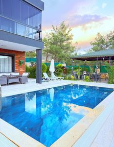 Buca Belenbaşı Havuzlu Villa 556 M2 Tek Tapulu