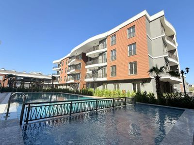 Kusadasında Satılık 7/24 Güvenlik-havuz-fitness-otopark-sosyal Alan-3+1/145 M2 Fırsat Daireler