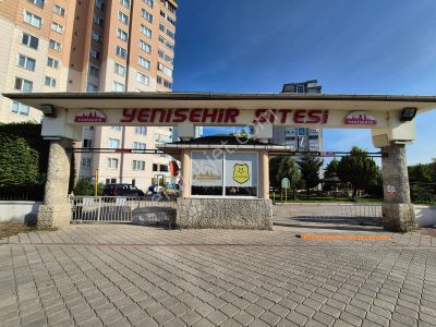 Derebahçe Yenişehir Sitesinde Yüzme Havuzlu Satılık 3+1 Daire