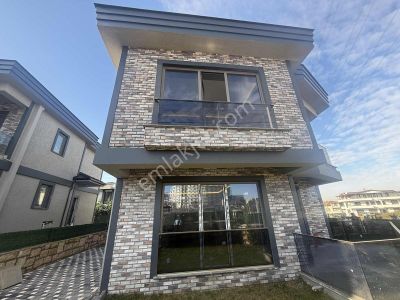 Tarcanlardan Acil Yeniköyde 4+1 Satılık İkiz Villa