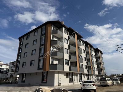 Yağmur Emlaktan Satılık Ara Kat Çok Kullanışlı Sıfır 2+1 Daire