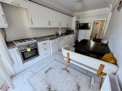 Yağmur Emlaktan Merkezi Konum Çok Geniş Ve Ferah 2+1 Daire