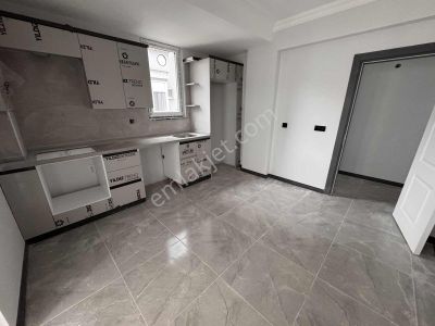 Yağmur Emlaktan Tramvaya Yakın Ara Kat Sıfır Çok Geniş 2+1 Daire