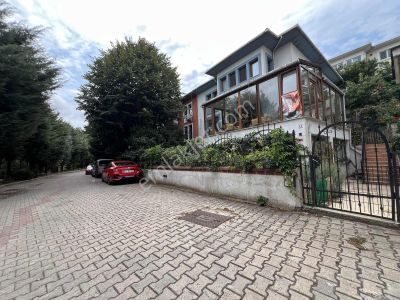 Çengelköy Ata-2 Sitesi___iyi Konumda 400 M2 Fourlex Villa