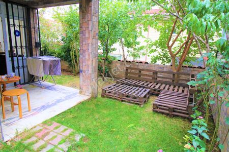 Ata 2 Sitesi 1.tepede Çıkışa Çok Yakın 5+2 Satılık Villa