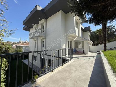 Çengelköyde____site İçinde______masrafsız 300 M2 Triplex Villa