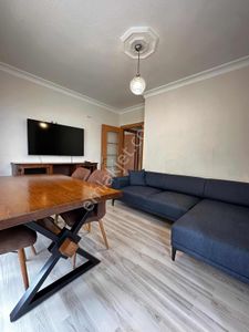 Sancaktepe Yunus Emre Mahallesinde 2+1 Ara Kat Daire İskanlı