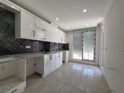 Esentepe'de Asansörlü Çift Girişli (2 Daire Olur) 4+1 Sıfırdaire