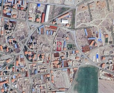 Karaman Merkez Kameni Köyünde 811 M² Kerpiç Ev Ve Arsası Satılıktır