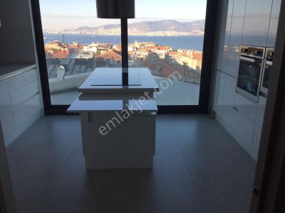 Hatayda Cadde Üstü 3+1 Doğalgazlı Deniz Manzaralı Bakımlı