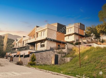 Ayanoğlun'dan Güre'de Tasarım 4+1 Havuzlu Bahçeli Satılık Villa