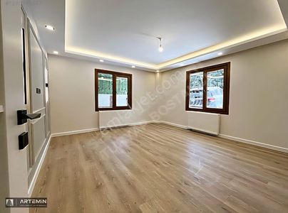 Sahilde Yenilenmiş Ayrı Mutfaklı Ve Balkonlu 1+1 75 M2 Ön Cephe