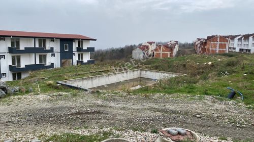 Sapanca Akçay Yeşilvadi Evleri'nde Satılık 1+1 Bahçe Katı