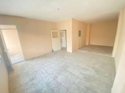 Prestij'den Cumhuriyet'te Geniş Oturumlu 3+1 Daire