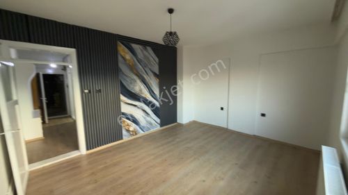 Hacıkaplanlar’da Asansörlü Komple Yenilenmiş 2+1 105 M2 Satılık Fırsat Daire !!!