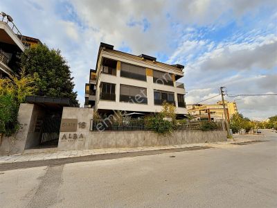 Güzeloba'da Satılık Lüks 1+1 Daire