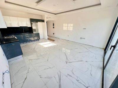 Girne Merkez'de Dağ Ve Deniz Manzaralı Satılık 2+1 Daireler !!