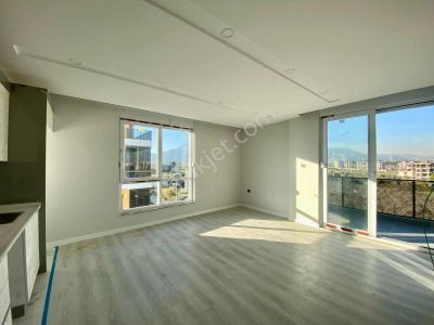 Bahçeyaka Mah. Cadde Üzerin'de Satılık 2+1 Daire