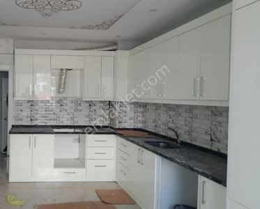 Tekerek Küçük Ev Arkası Kiralık 3+1 Daire