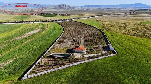 Afyonkarahisar, Emirdağ, Anayola Bitişik, Taş Ev , Havuzlu