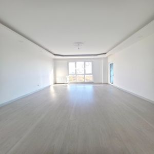 Tepenin En Güzel Manzara Ve Konumunda 3+1 Acil Satılık Fırsat Ev