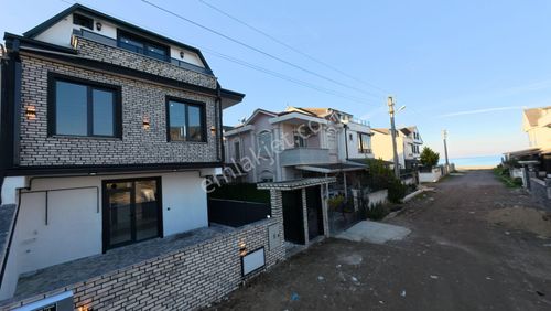 Sakarya Kocaali De Ön Cephe Ve Deniz Görüşlü Villa, Şık Mutfak Dolaplarıyla