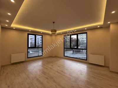 Çekmeköy Defnedalı Sitesinde Satılık İskanlı Geniş 2+1 Daire