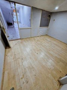 Karabağlar Sanayi Bölgesi Asmalı Durağı Yanı 100 M2 Dükkan