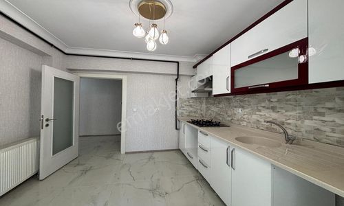 Bulvar'dan Karakaya'da Cadde Yakını Geniş Masrafsız 3+1 Daire!!