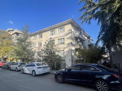 Çankaya J.kennedy Cadde Üzeri 2+1 Satılık Bahçe Katı Daire