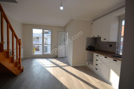 Satılık 120 Mk. Metroya Yakın Konumda 3+1 Daire