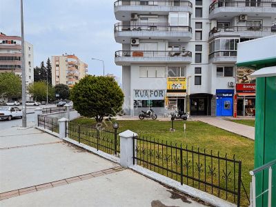 Karşıyaka Yeni Girnede Cadde Üstü Boş Satılık Dükkan