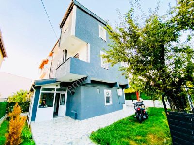 Yeniçiftlikte Kullanıma Hazır Merkezi Konumda Eşyalı 5+1 Villa Yazlık