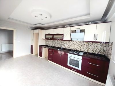 Yükselden Kadıköyde Deniz Manzaralı Arakat Ultra Geniş 3+1 Satılık Daire