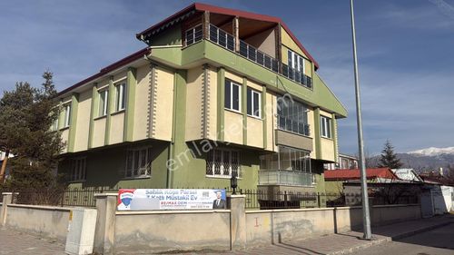 Remax Dem'den Bahçeli Evler Mah. Köşe Parsel Komple Satılık Bina