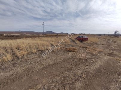 Özpınar ,dan Çavuş Köyünde Suyu Ve Yolu Olan Tarla-bahçe 1750 M2