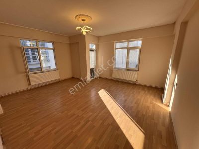 Yağmur Emlak'tan Çok Acil!! Satılık 3+1 Doğalgazlı Kombili Daire