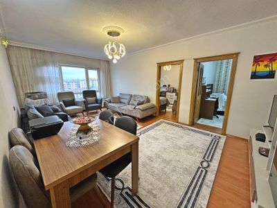 İncirli Mahallesinde Ara Katta Manzaralı Yapılı 3+1 Satılık Daire