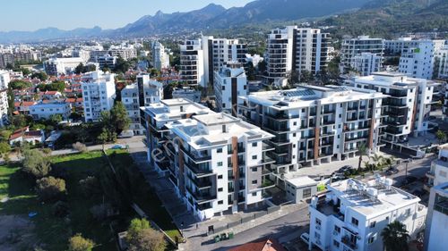 Girne Merkez Prestijli Havuzlu Sitede Satılık Eşyalı 2+1 Daire !!