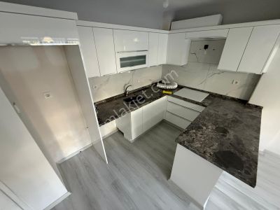 Parla'dan Altınolukda Ön Köşe Cephe Yüksek Giriş 2+1 Kiralık