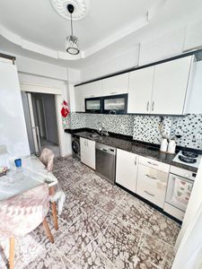 Karacaahmet'te Nikah Salonu Çevresi Az Katlı Masrafsız 3+1 Daire