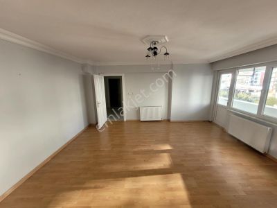 Edremit Merkezde Ara Kat Adliye Karşısı Satılık 2+1 Daire