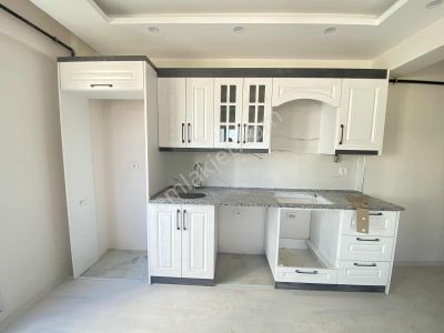 Asil Emlak'tan Cumhuriyet Ortaokulu Civ. 1+1 Satılık Sıfır Daire